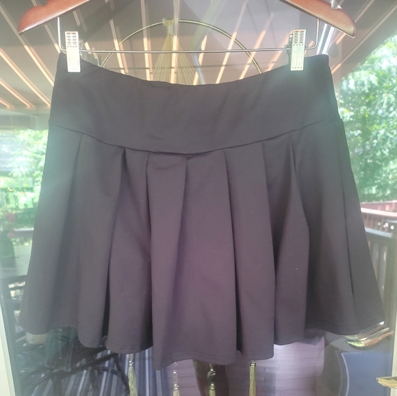 La Kottee pleated skirt w/ shorts - Picture 1 of 6